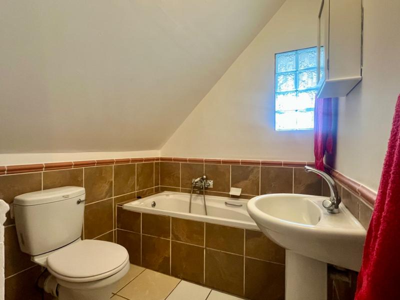 4 Bedroom Property for Sale in Fraaiuitsig Western Cape